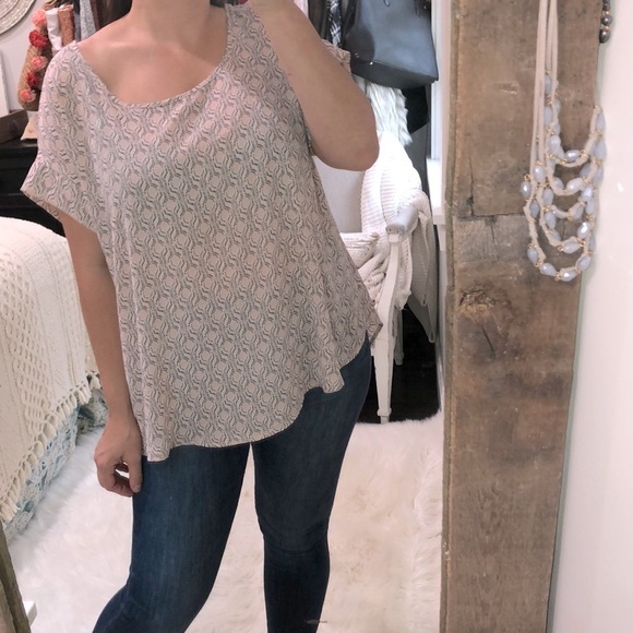 torrid Tops - Torrid size 1X pink modern print top